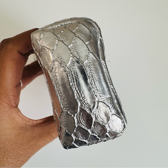 Victoria’s Secret Mini Backpack Bag Charm | Silver Snake Print | NWOT - Picture 6 of 7